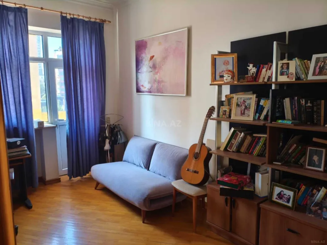 Satılır 5 otaqlı mənzil 140 m²