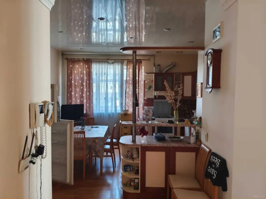 Satılır 5 otaqlı mənzil 140 m²