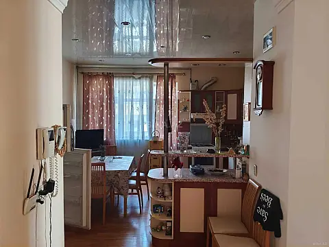 Satılır 5 otaqlı mənzil 140 m²