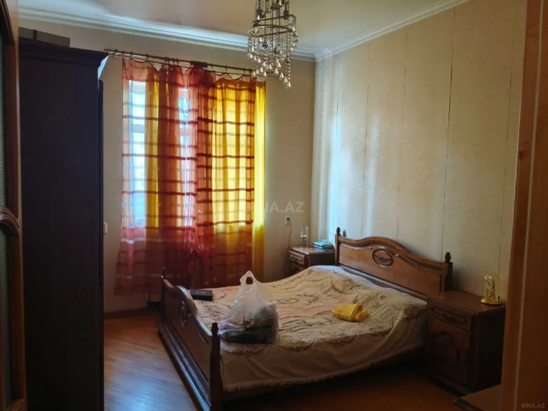 Satılır 5 otaqlı mənzil 140 m²