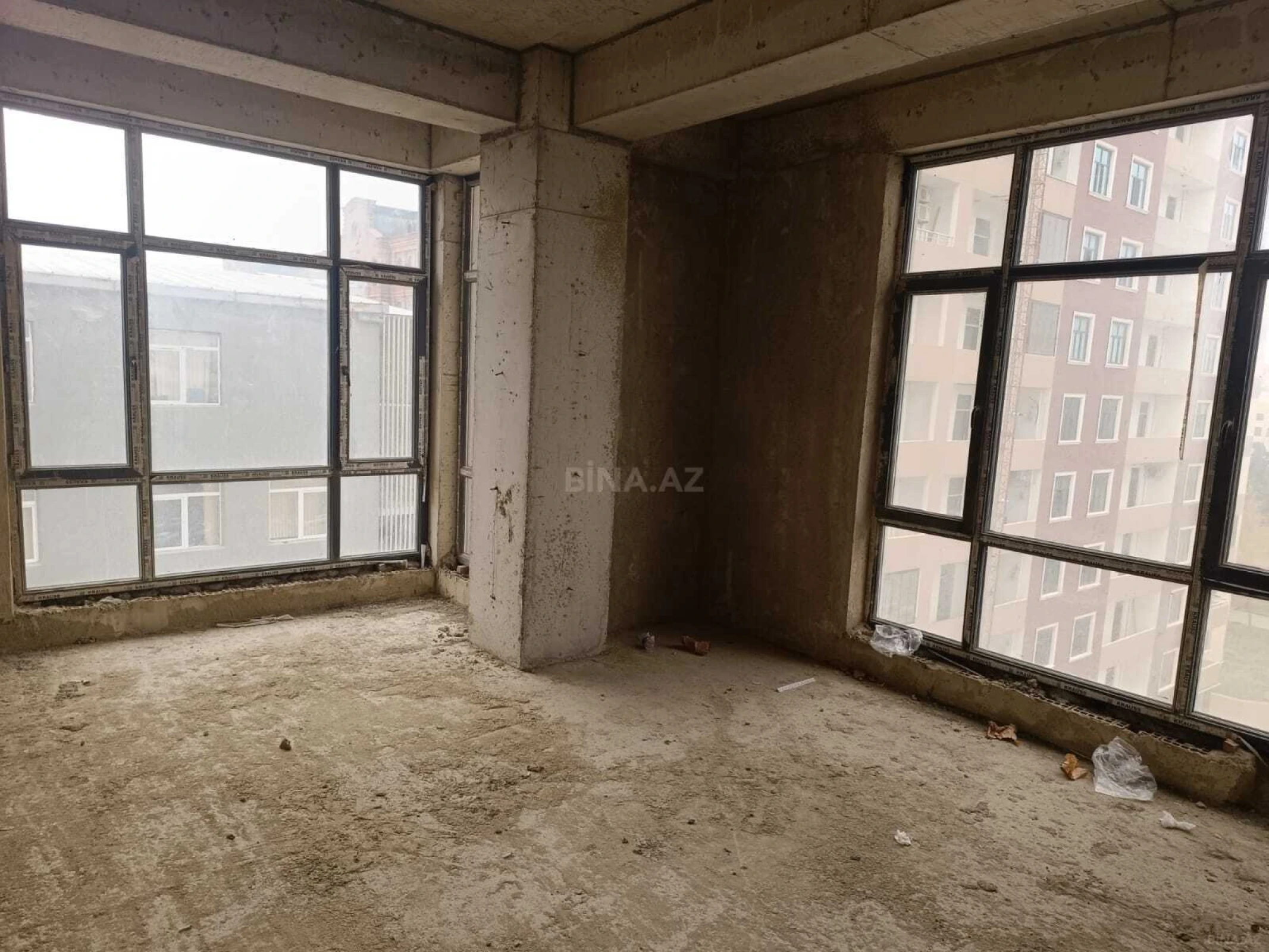 Satılır 4 otaqlı mənzil 132 m²