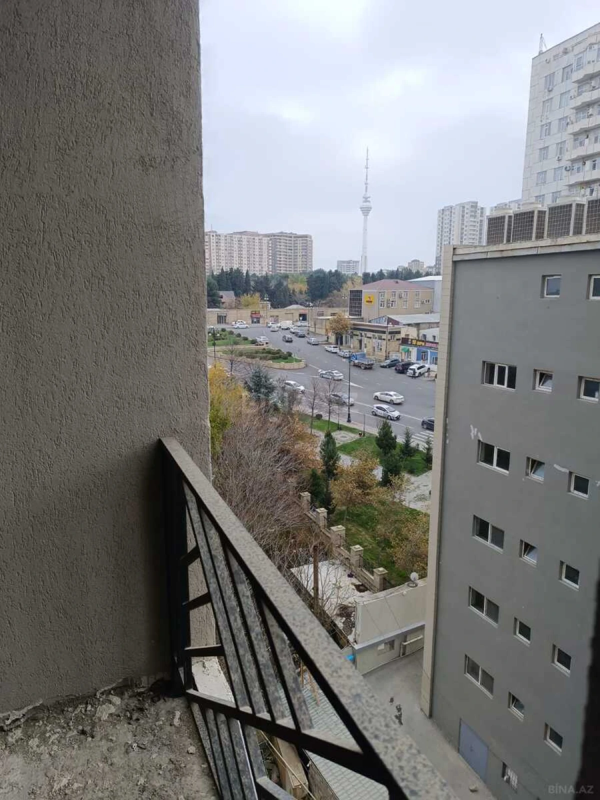 Satılır 4 otaqlı mənzil 132 m²