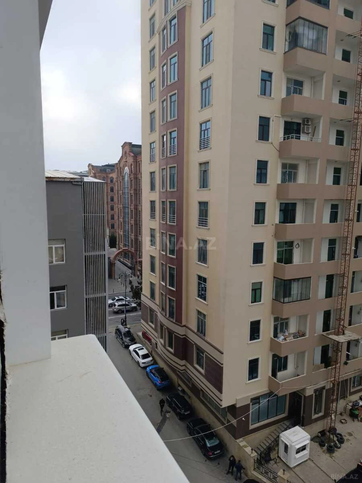 Satılır 4 otaqlı mənzil 132 m²