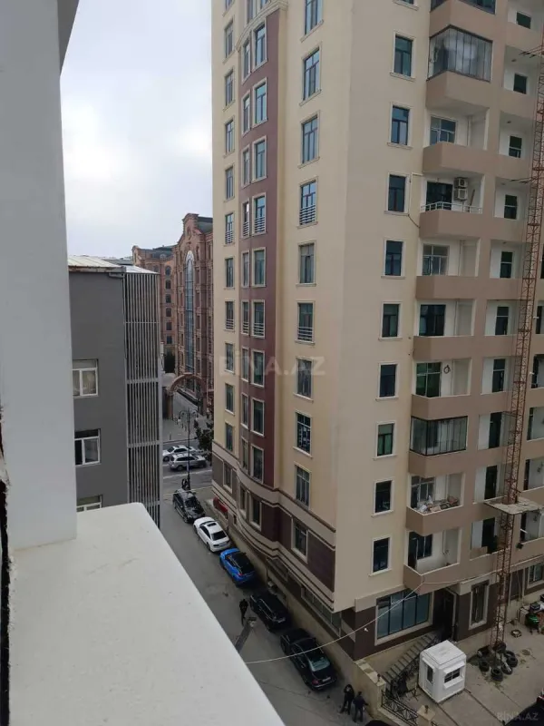 Satılır 4 otaqlı mənzil 132 m²