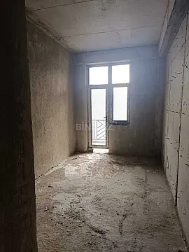 Satılır 4 otaqlı mənzil 132 m²