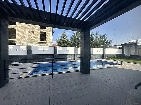 Satılır 7 otaqlı həyət evi 305 m²