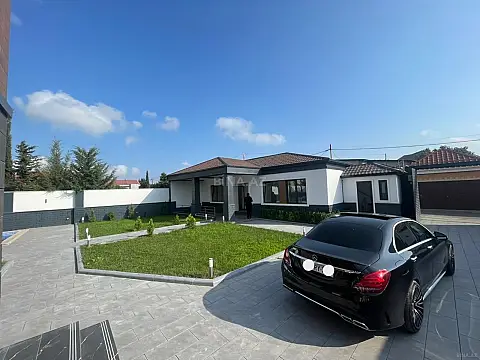 Satılır 7 otaqlı həyət evi 305 m²