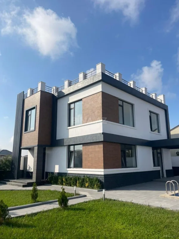 Satılır 7 otaqlı həyət evi 305 m²