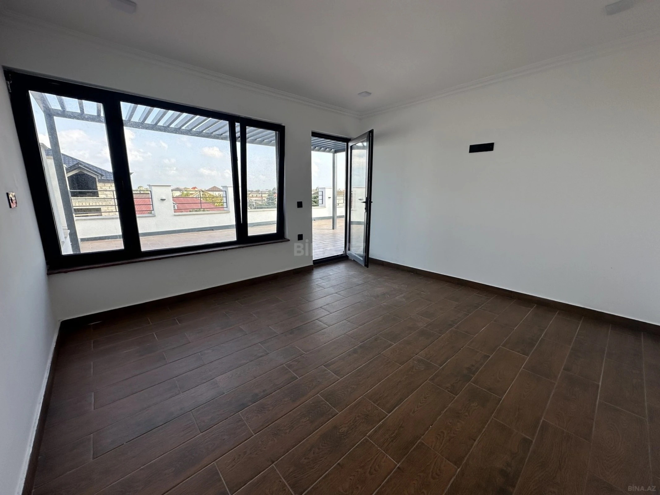 Satılır 7 otaqlı həyət evi 305 m²