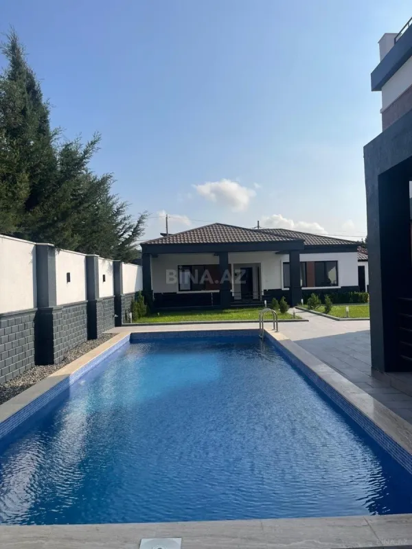 Satılır 7 otaqlı həyət evi 305 m²