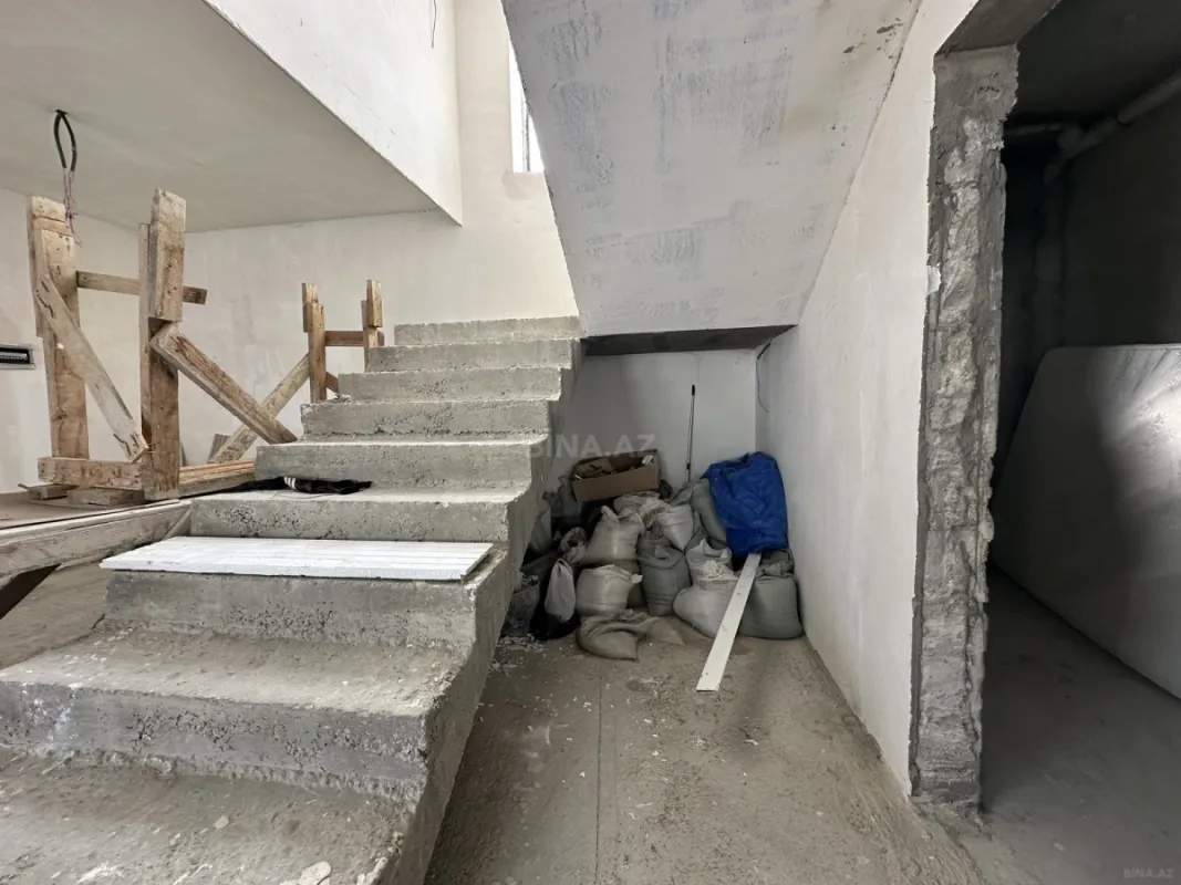 Satılır 7 otaqlı həyət evi 305 m²