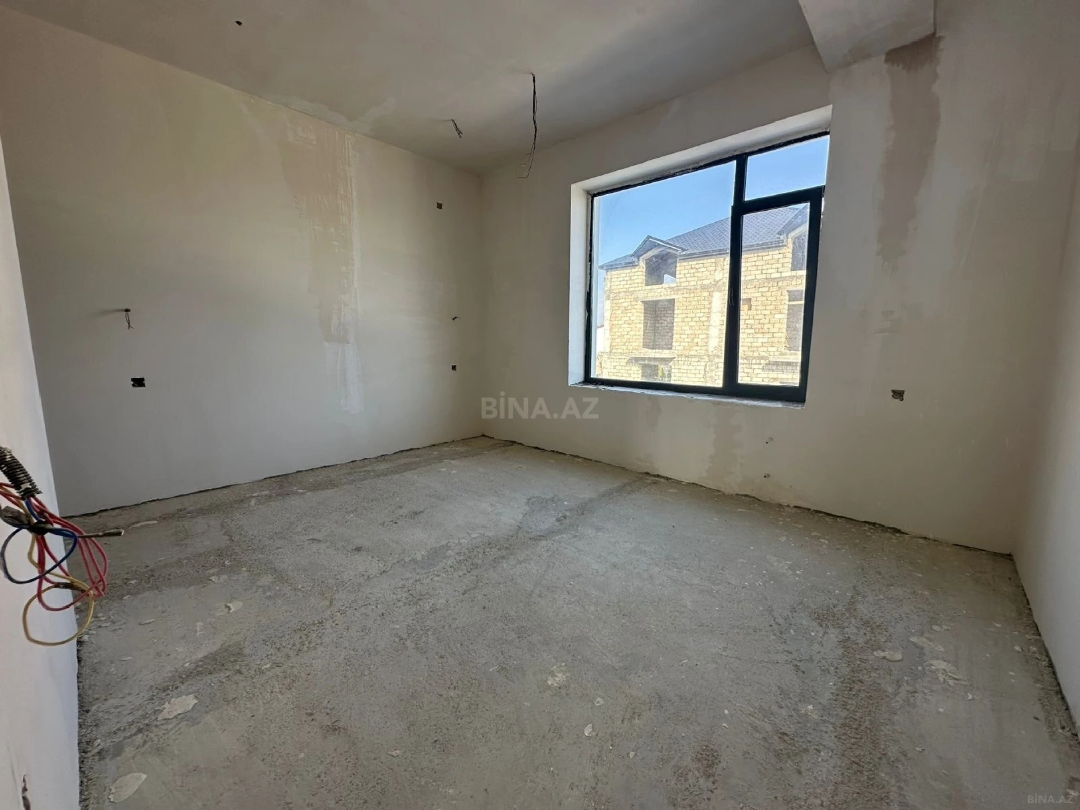 Satılır 7 otaqlı həyət evi 305 m²