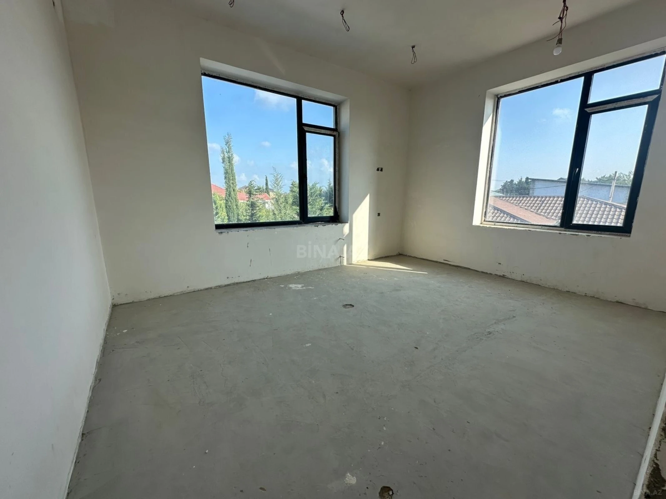 Satılır 7 otaqlı həyət evi 305 m²