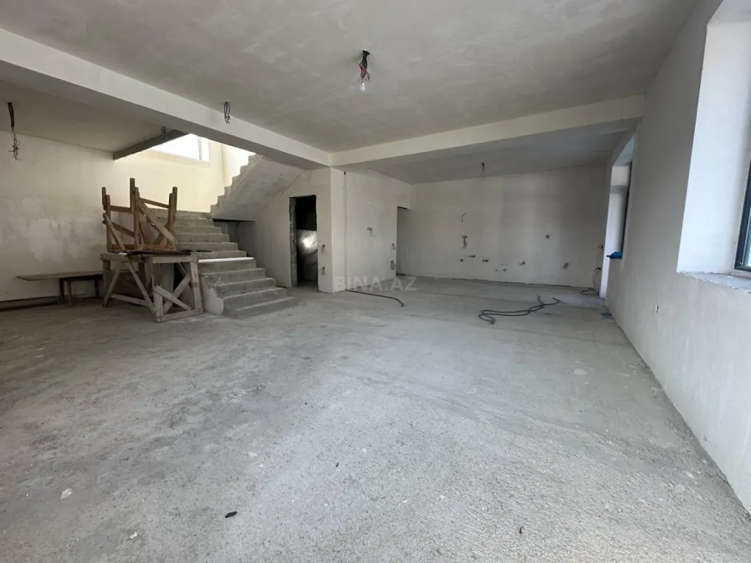 Satılır 7 otaqlı həyət evi 305 m²