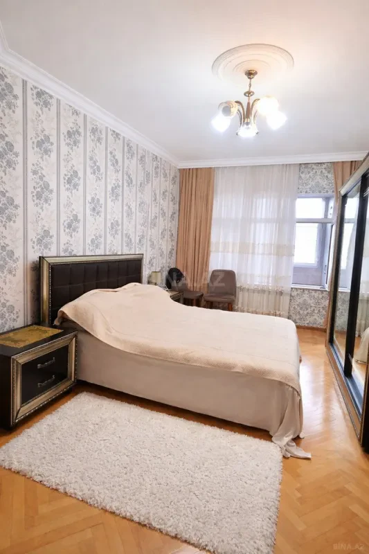 Satılır 5 otaqlı mənzil 120 m²