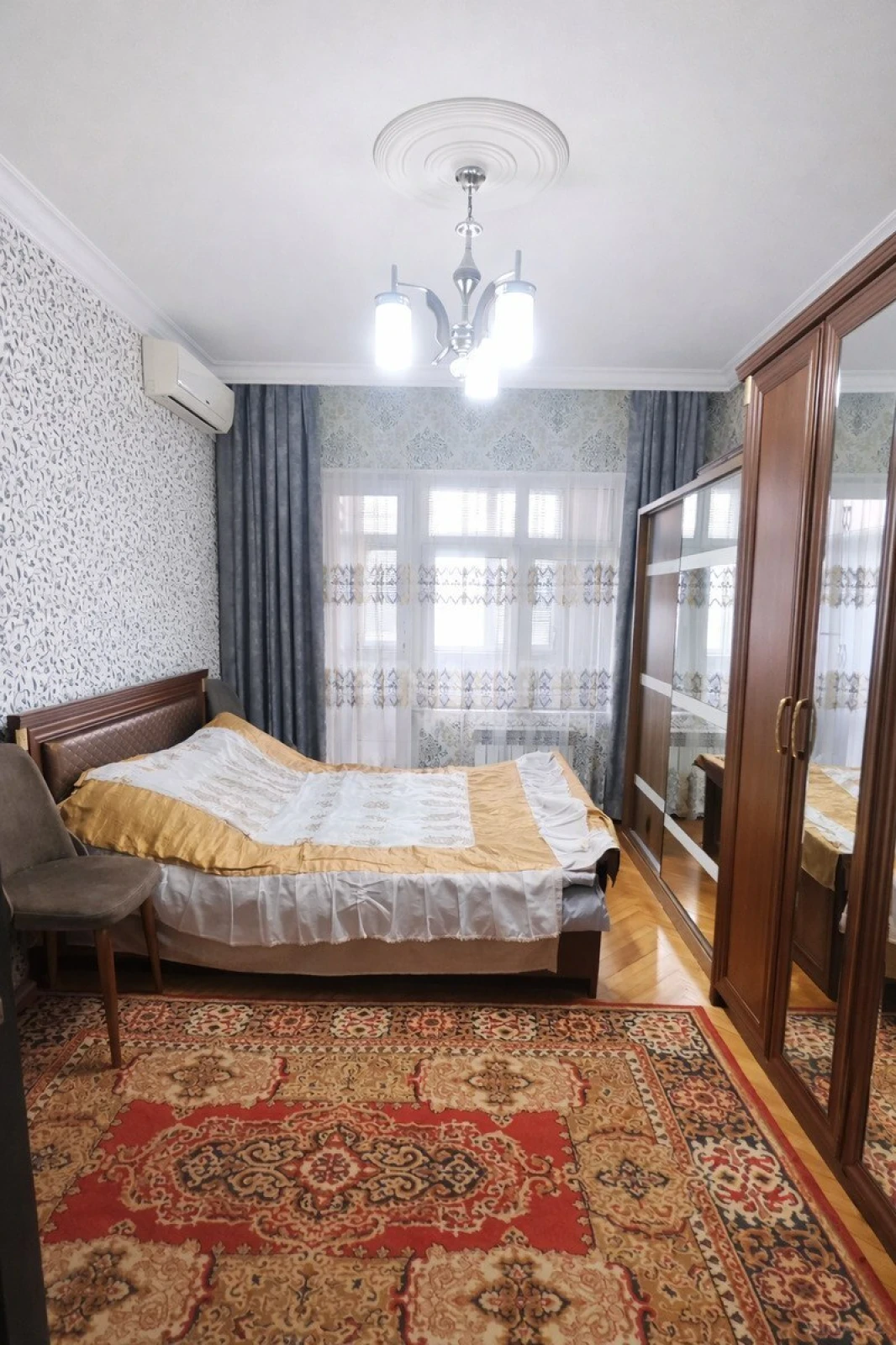 Satılır 5 otaqlı mənzil 120 m²