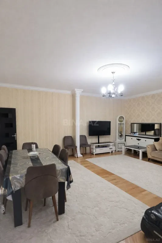 Satılır 5 otaqlı mənzil 120 m²