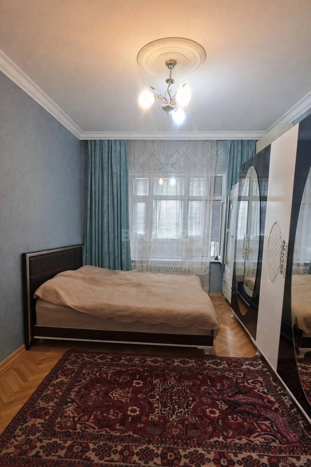 Satılır 5 otaqlı mənzil 120 m²