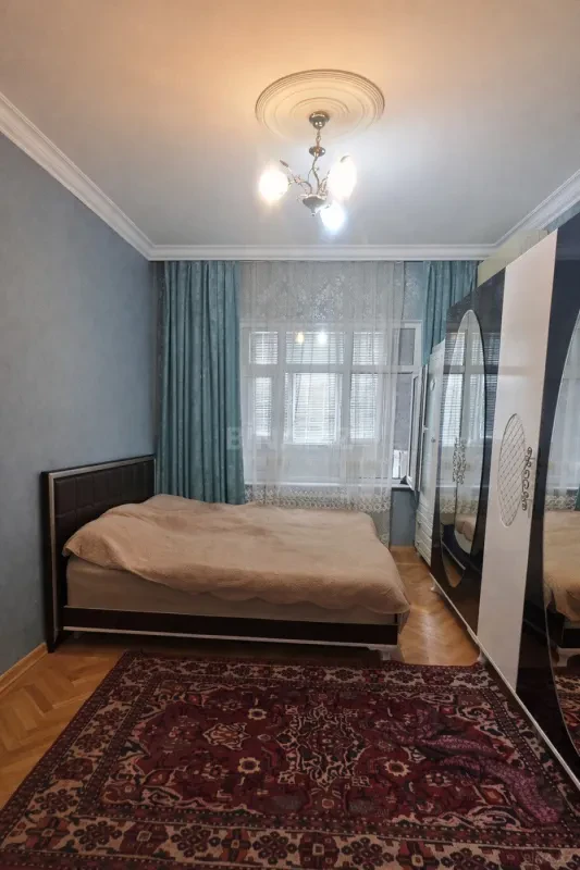Satılır 5 otaqlı mənzil 120 m²