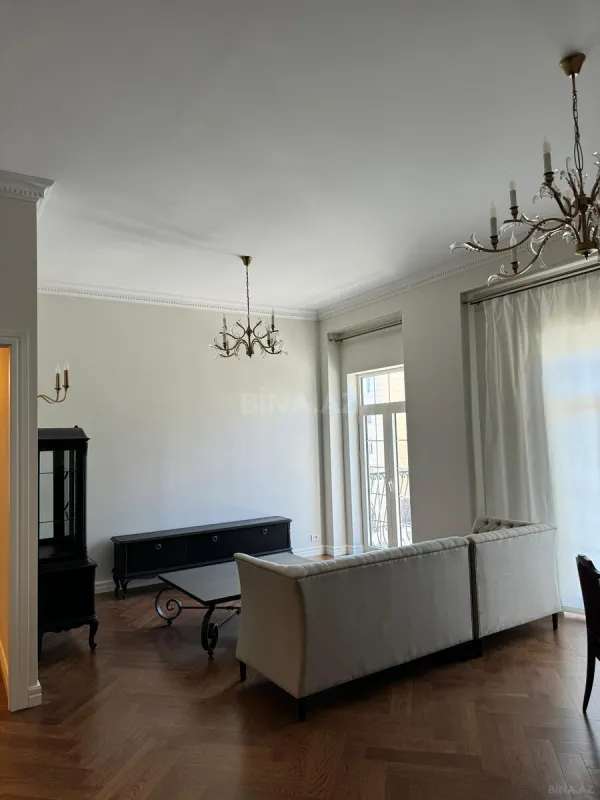 Kirayə verilir 3 otaqlı mənzil 130 m²