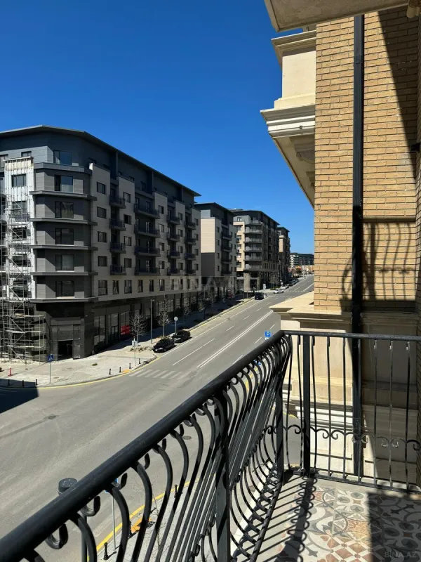 Kirayə verilir 3 otaqlı mənzil 130 m²