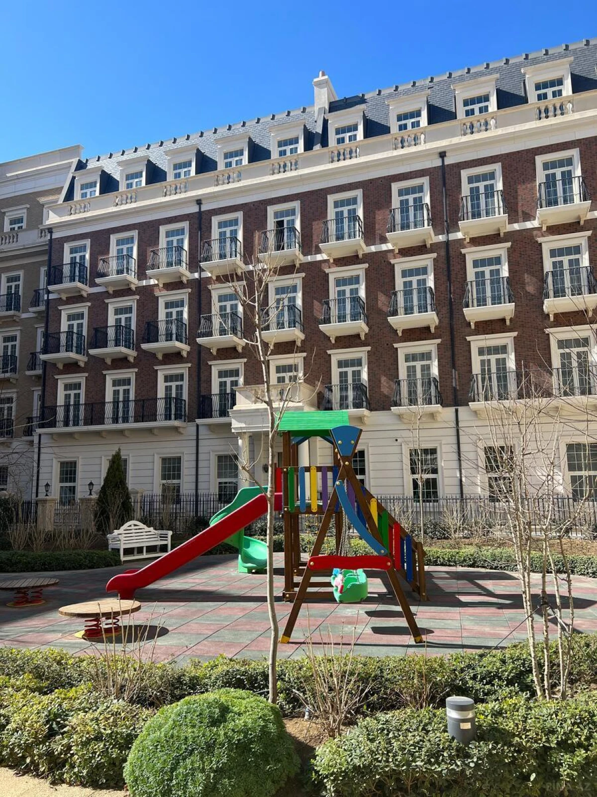 Kirayə verilir 3 otaqlı mənzil 130 m²