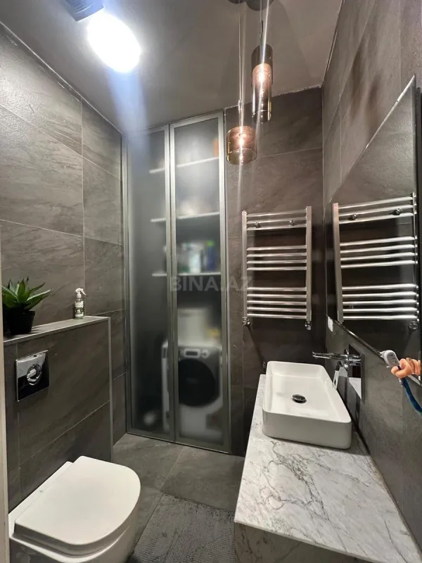 Satılır 4 otaqlı mənzil 204 m²