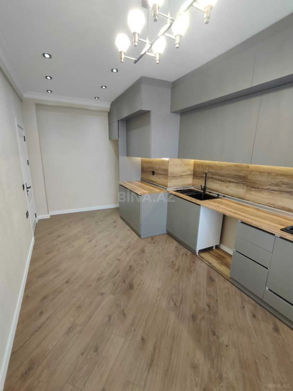 Satılır 2 otaqlı mənzil 94 m²