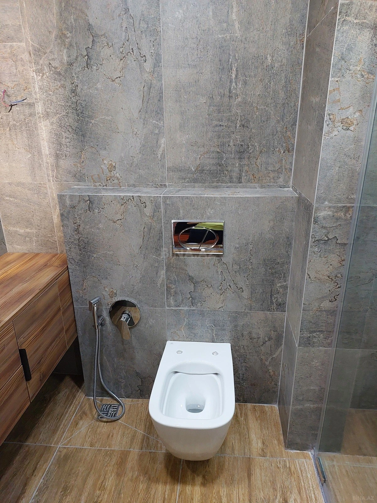 Satılır 2 otaqlı mənzil 96 m²