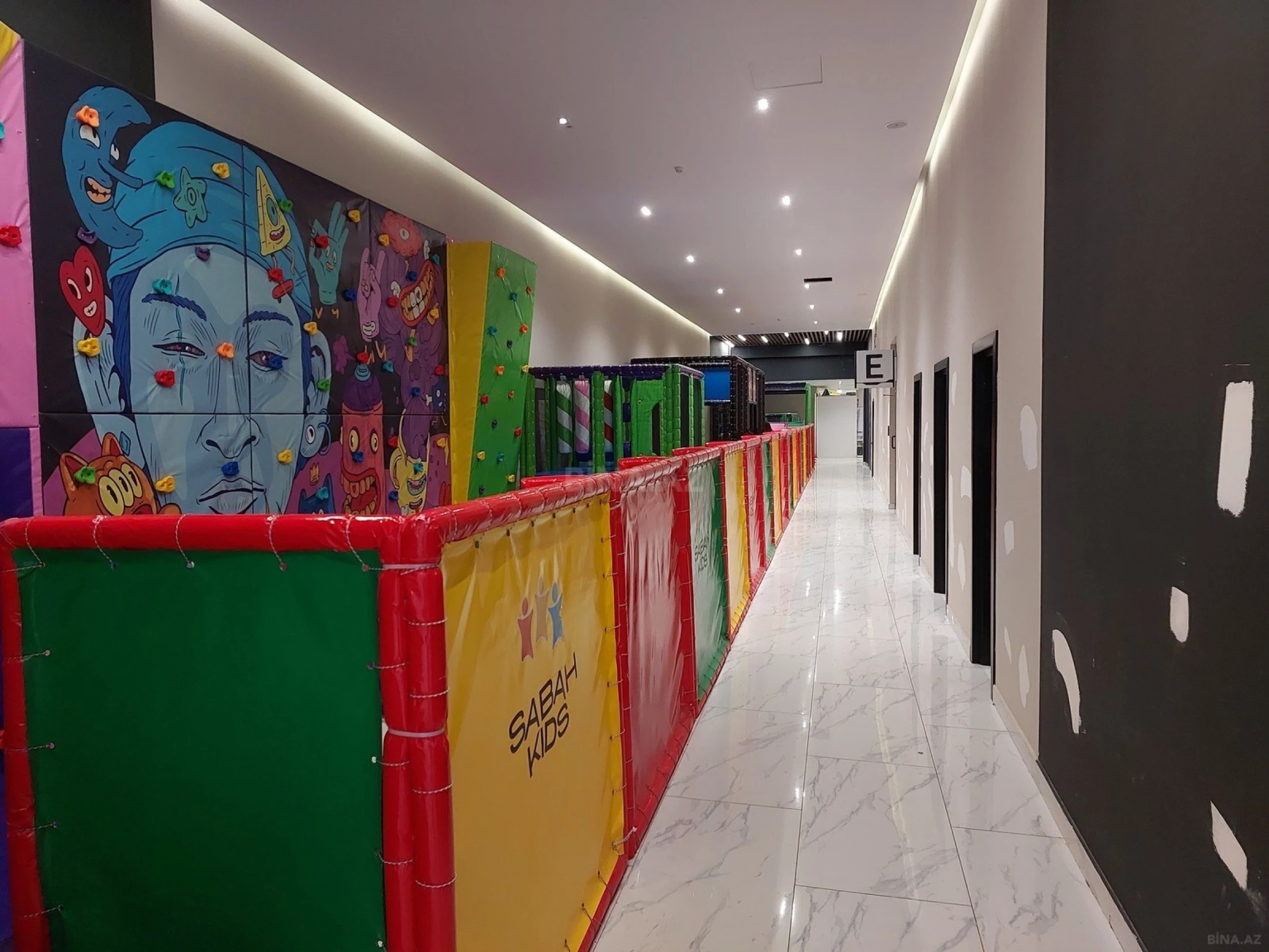 Satılır 2 otaqlı mənzil 96 m²