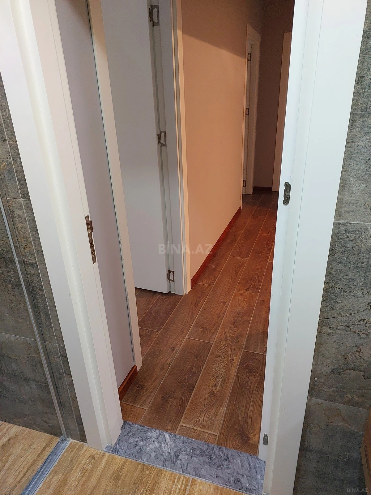 Satılır 2 otaqlı mənzil 96 m²