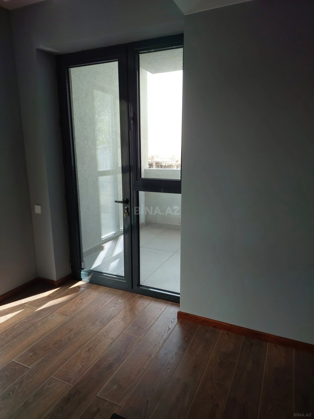 Satılır 2 otaqlı mənzil 96 m²