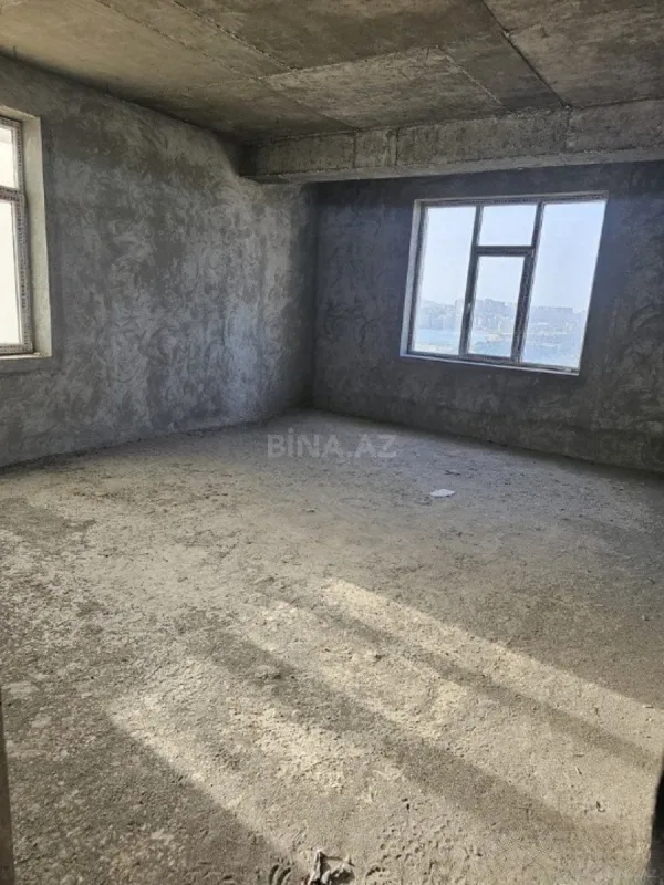 Satılır 4 otaqlı mənzil 181 m²