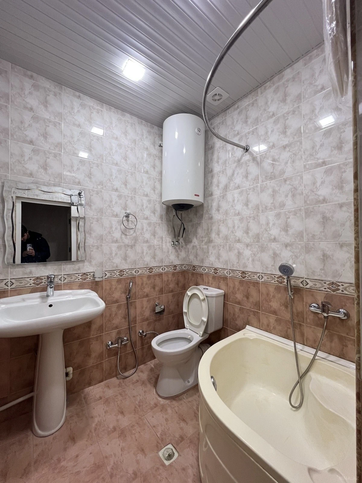 Satılır 3 otaqlı mənzil 120 m²