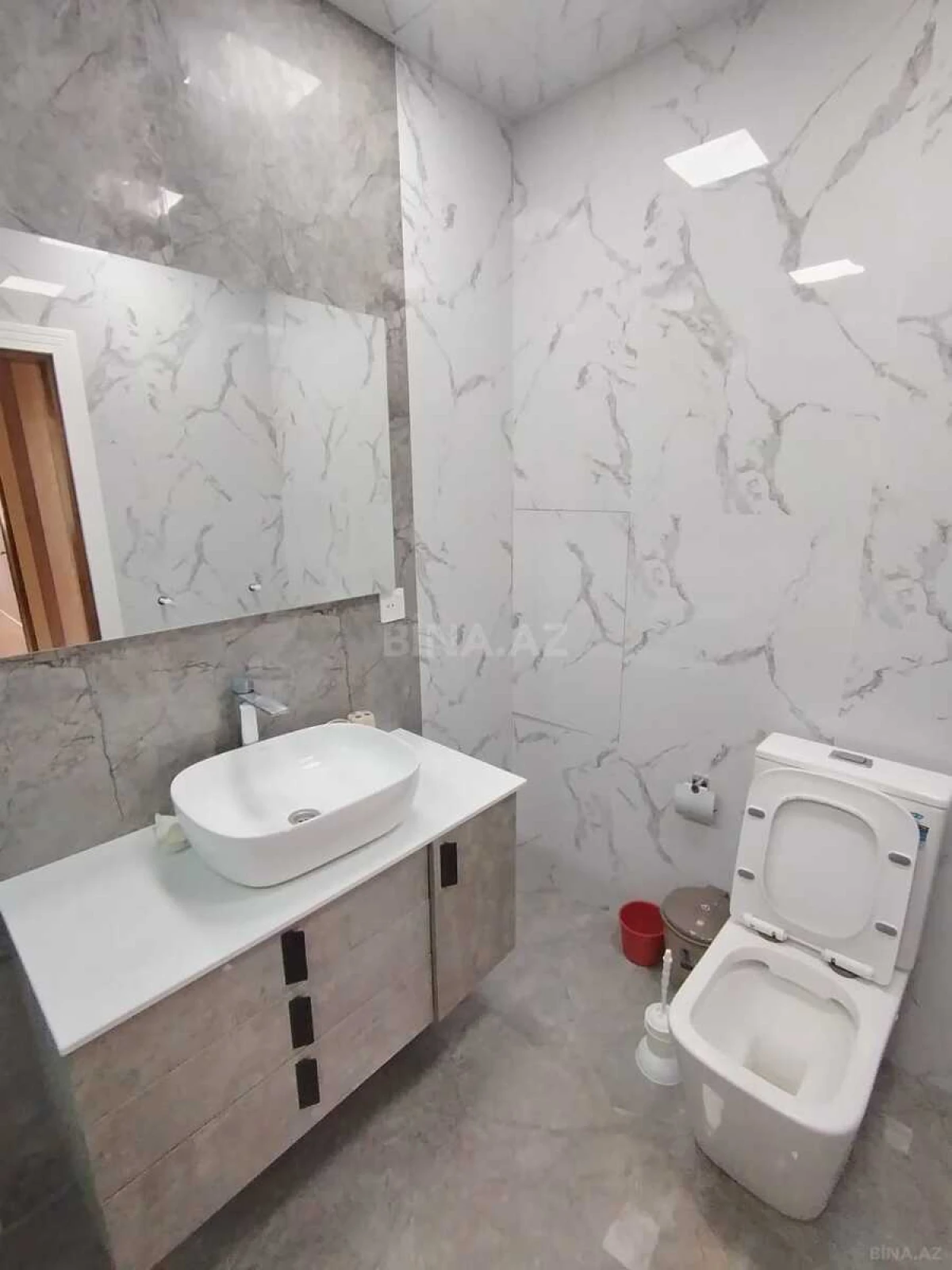Kirayə verilir 4 otaqlı mənzil 160 m²
