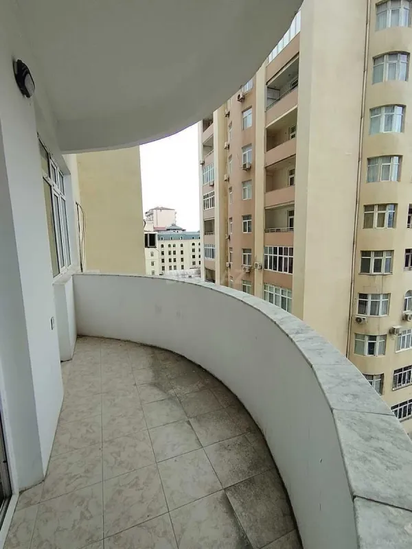 Kirayə verilir 4 otaqlı mənzil 160 m²