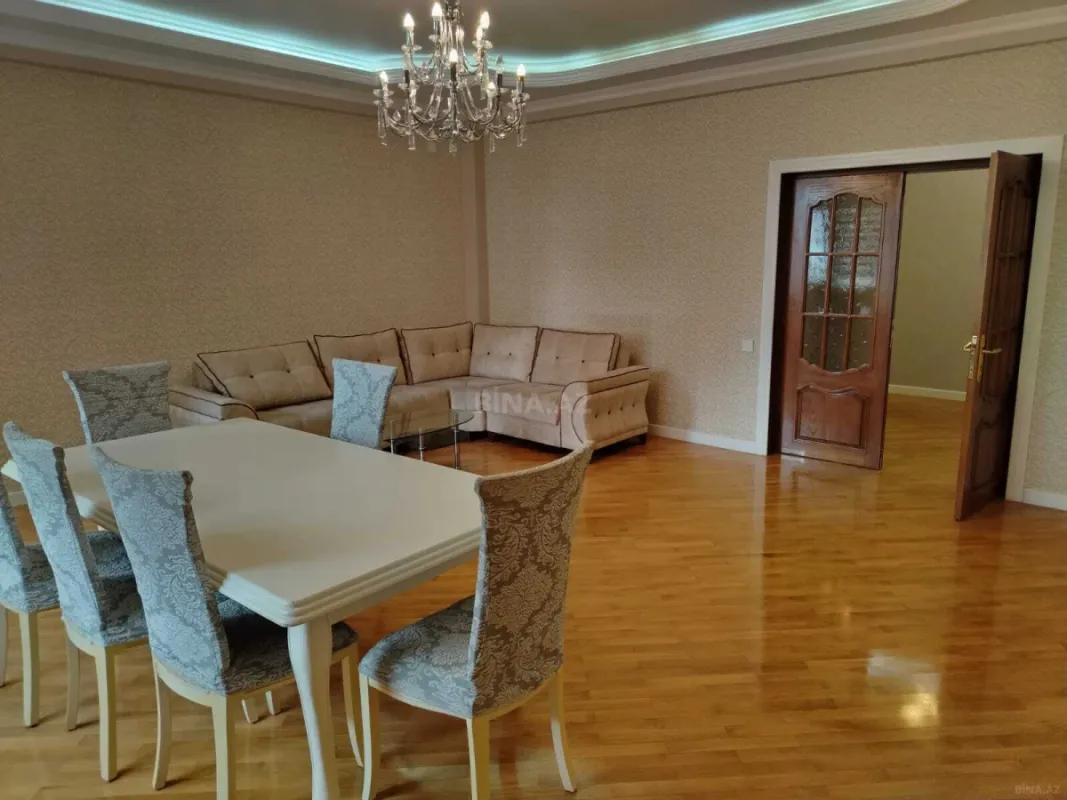 Kirayə verilir 4 otaqlı mənzil 160 m²