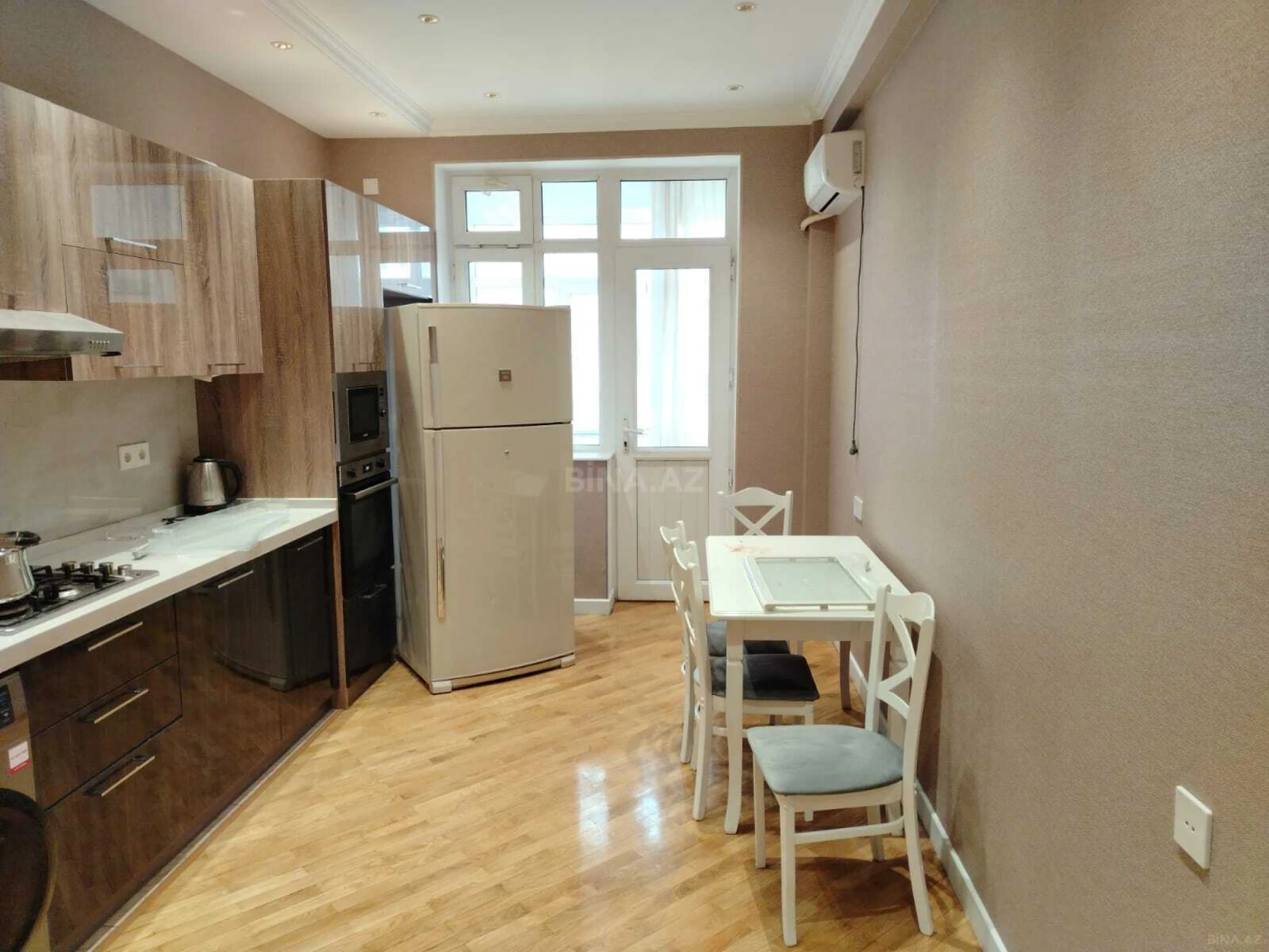 Kirayə verilir 4 otaqlı mənzil 160 m²