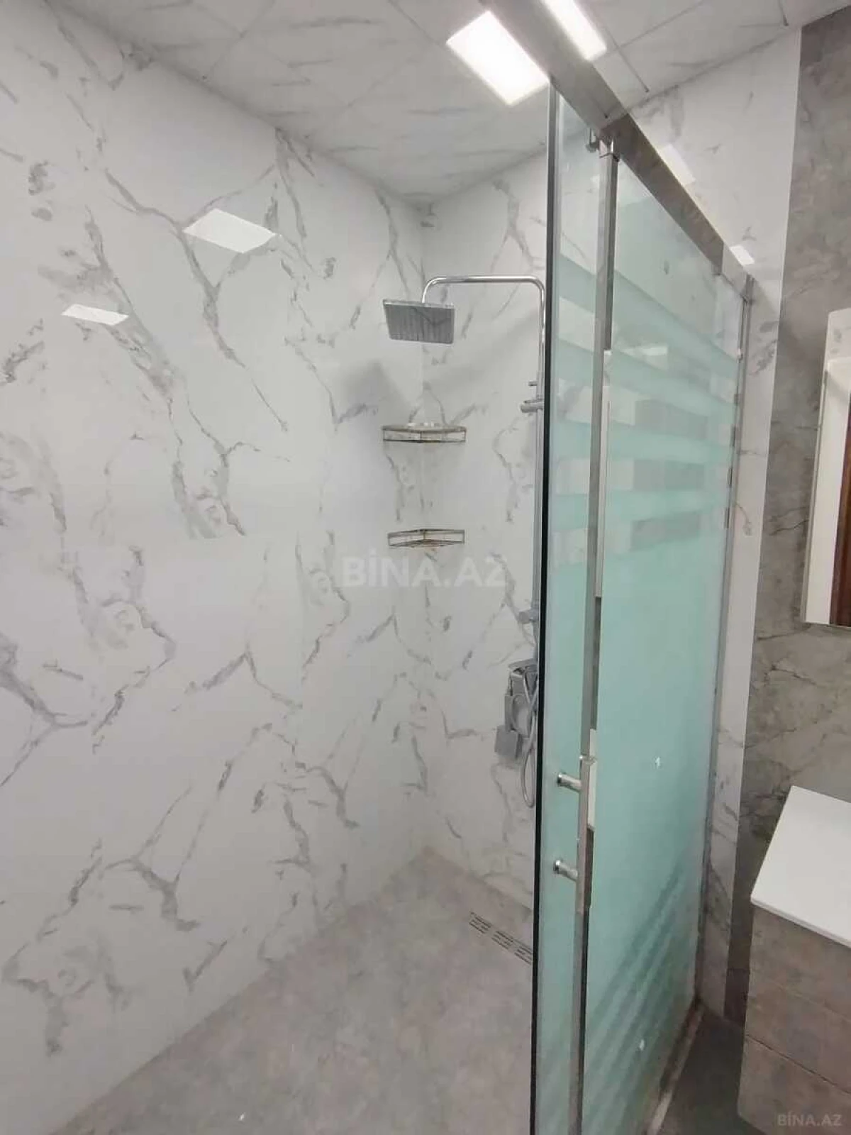 Kirayə verilir 4 otaqlı mənzil 160 m²