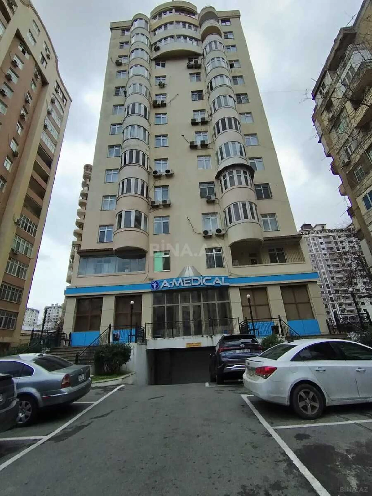 Kirayə verilir 4 otaqlı mənzil 160 m²