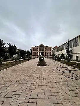 Satılır 8 otaqlı həyət evi 700 m²