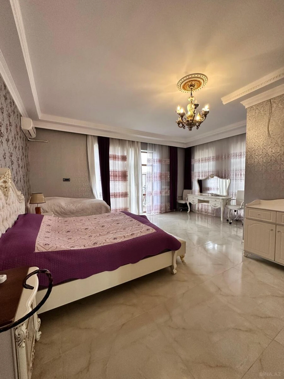 Satılır 8 otaqlı həyət evi 700 m²