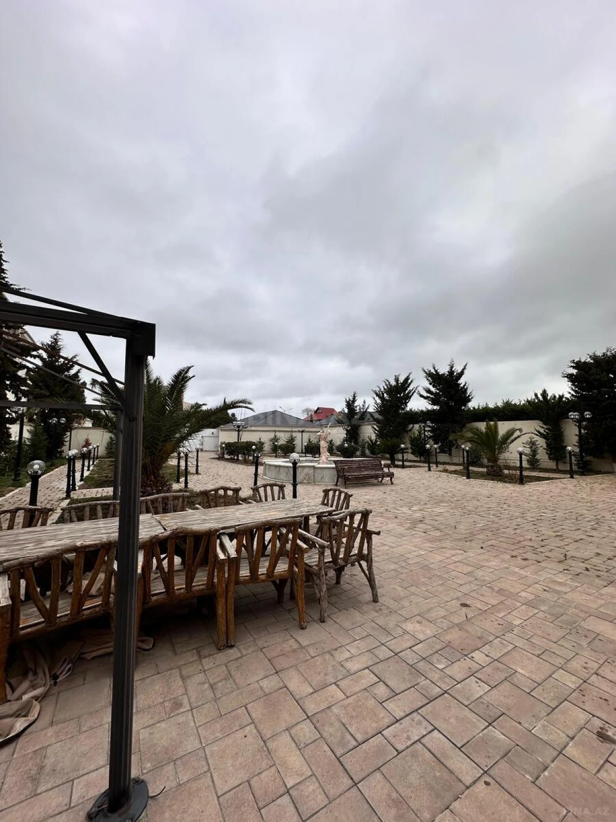 Satılır 8 otaqlı həyət evi 700 m²