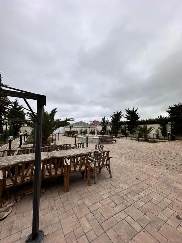 Satılır 8 otaqlı həyət evi 700 m²