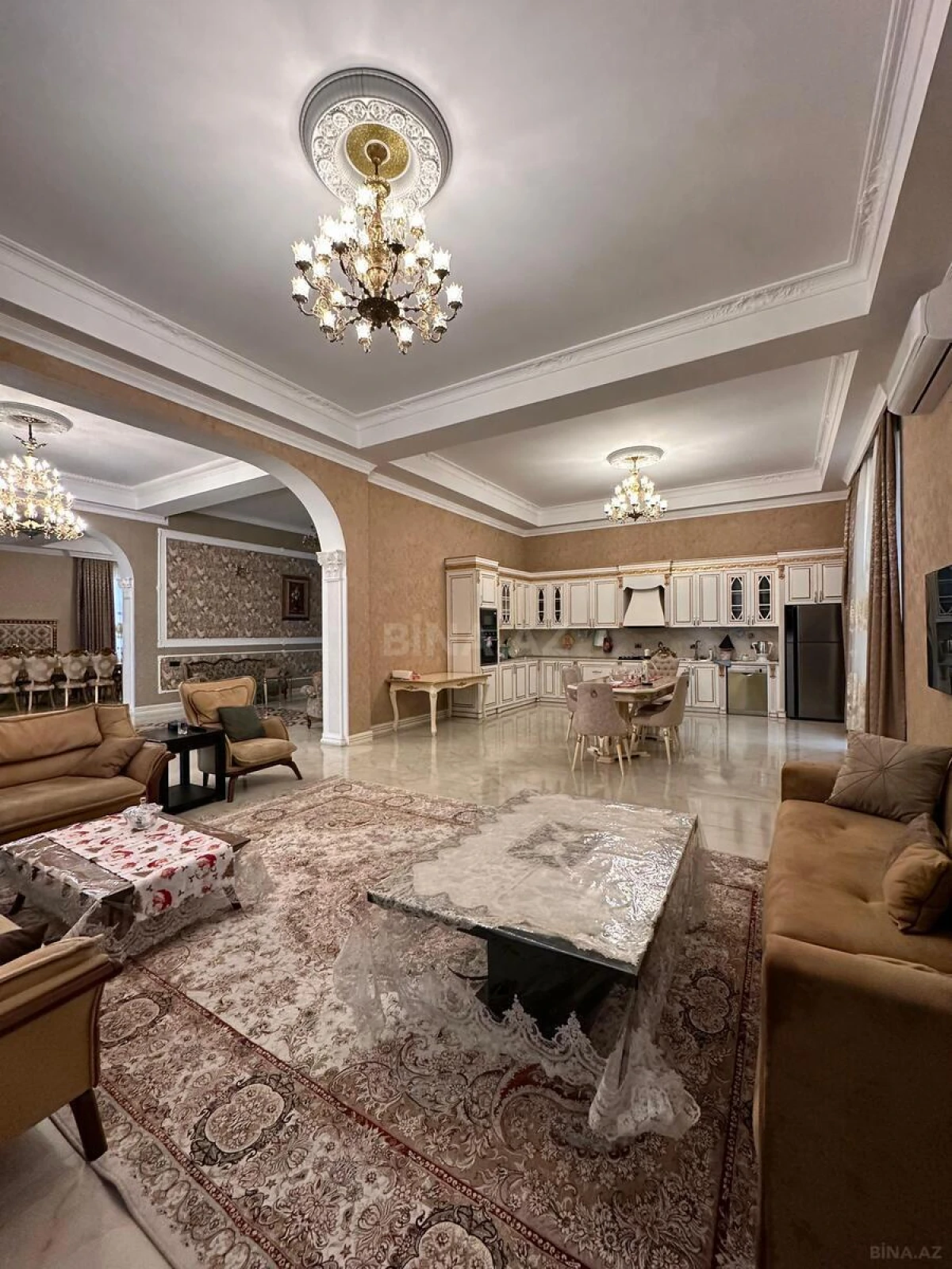 Satılır 8 otaqlı həyət evi 700 m²