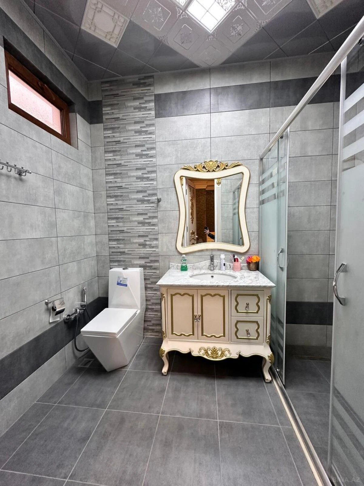 Satılır 8 otaqlı həyət evi 700 m²