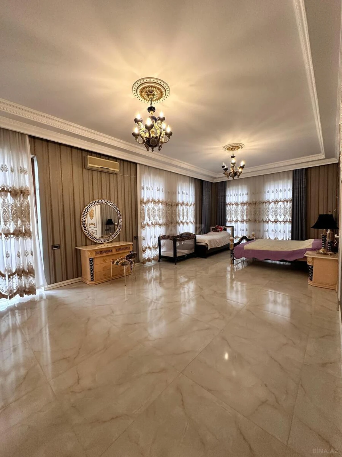 Satılır 8 otaqlı həyət evi 700 m²