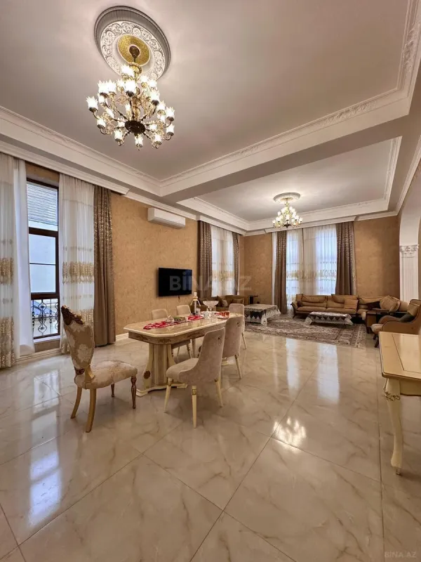 Satılır 8 otaqlı həyət evi 700 m²