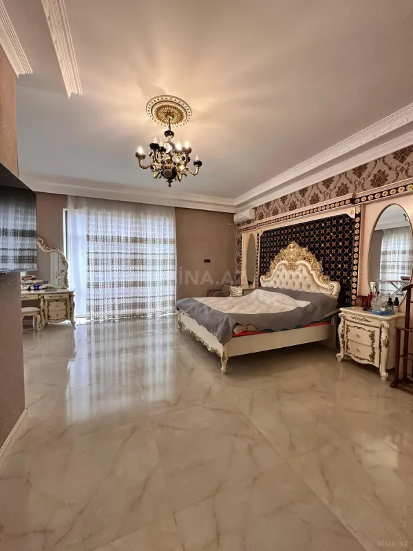 Satılır 8 otaqlı həyət evi 700 m²