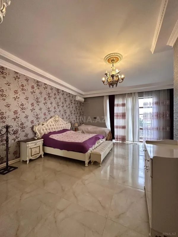 Satılır 8 otaqlı həyət evi 700 m²